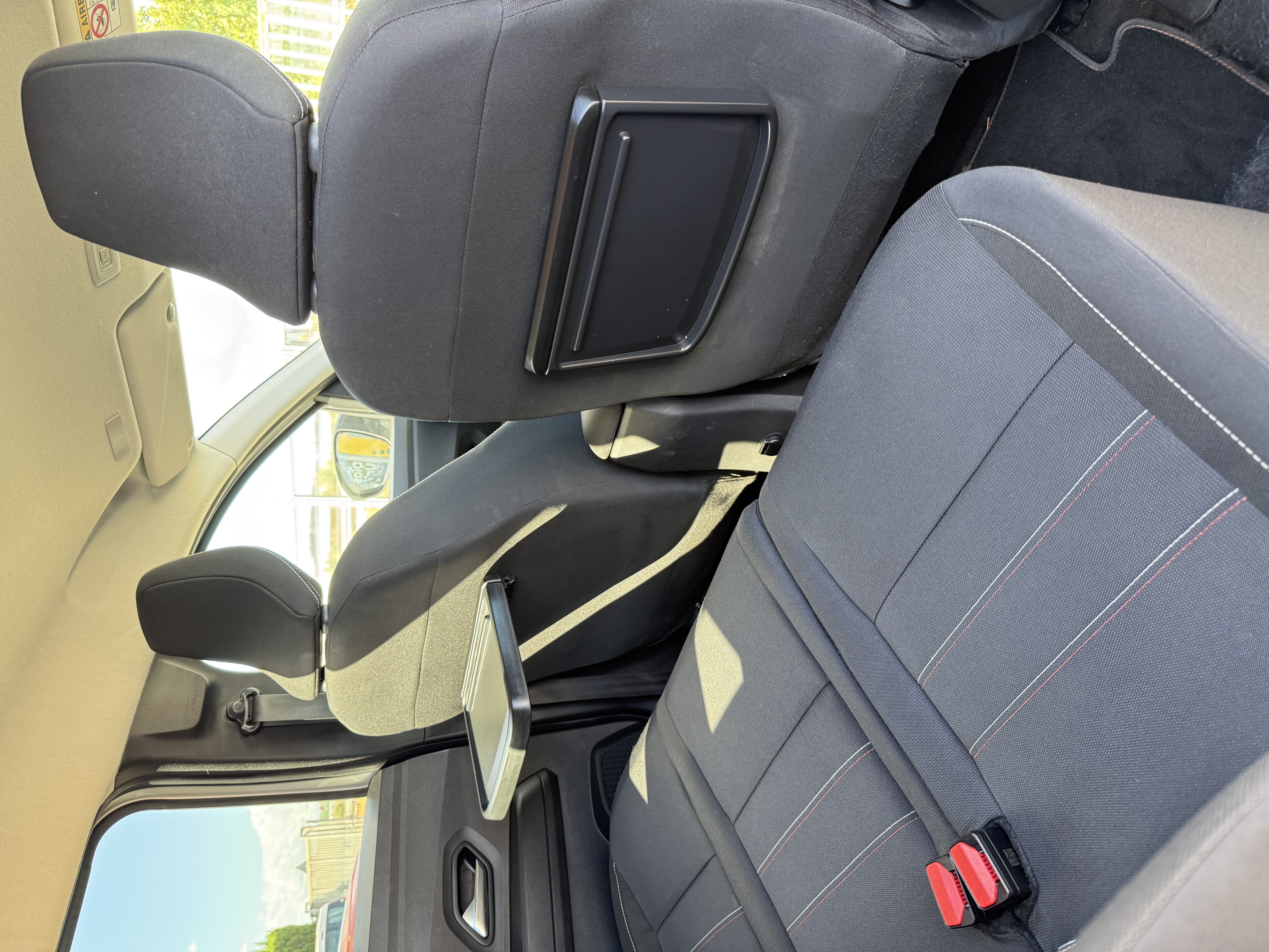 Dacia Jogger S.L Extreme TCe 7 plazas 110 cv. GASOLINA foto 18