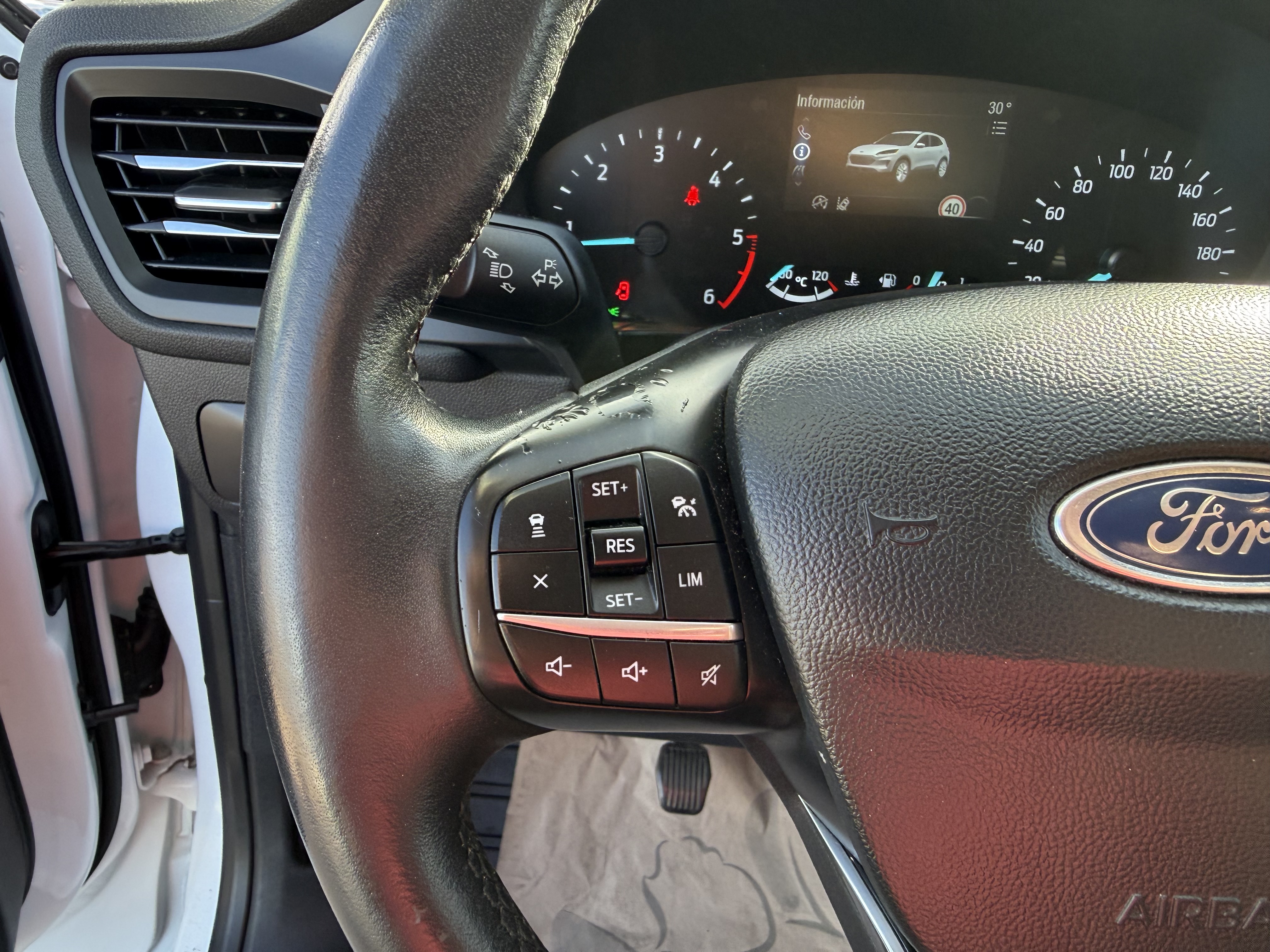 Ford Kuga Titanium 1.5 EcoBoost 150 cv. DIESEL foto 12