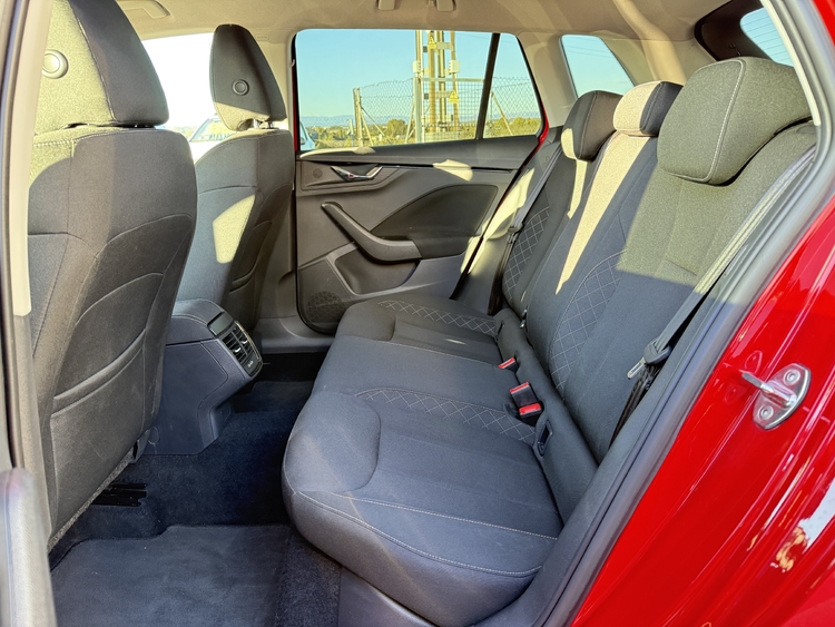 Skoda Kamiq 1.0 TSI Ambition 110cv. foto 14