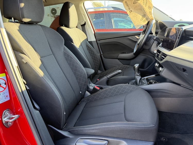 Skoda Kamiq 1.0 TSI Ambition 110cv. foto 37