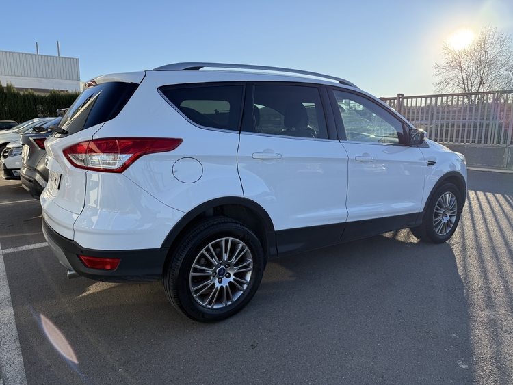 Ford Kuga 2.0 TDCi 140 4x2 Titanium foto 4