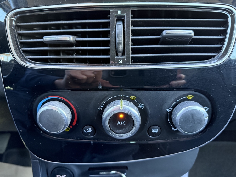 Renault Captur LIMITED TCE 90 CV. GASOLINA foto 25