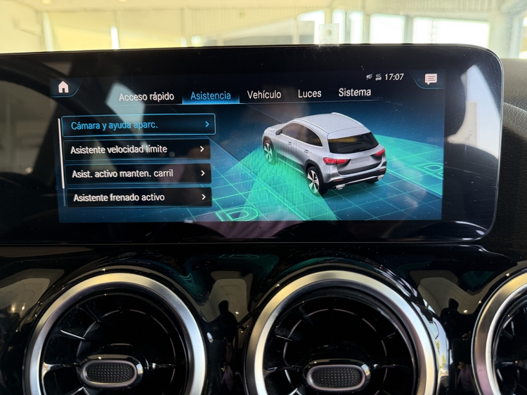 Mercedes Benz GLA 180 PROGRESIVE 136 cv. GASOLINA foto 35