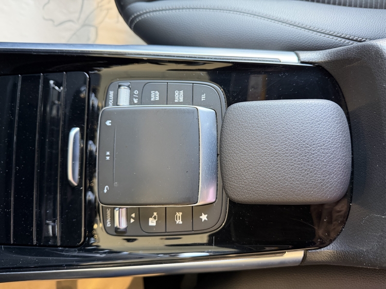 Mercedes Benz GLA 180 PROGRESIVE 136 cv. GASOLINA foto 36