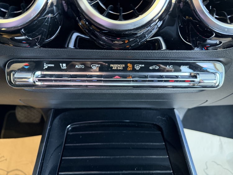 Mercedes Benz GLA 180 PROGRESIVE 136 cv. GASOLINA foto 38
