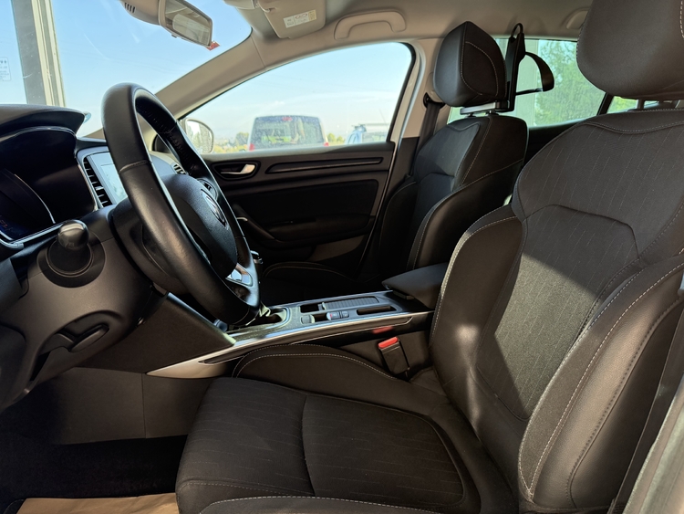 Renault Megane Limited + 1.5 DIESEL 115cv.  foto 12