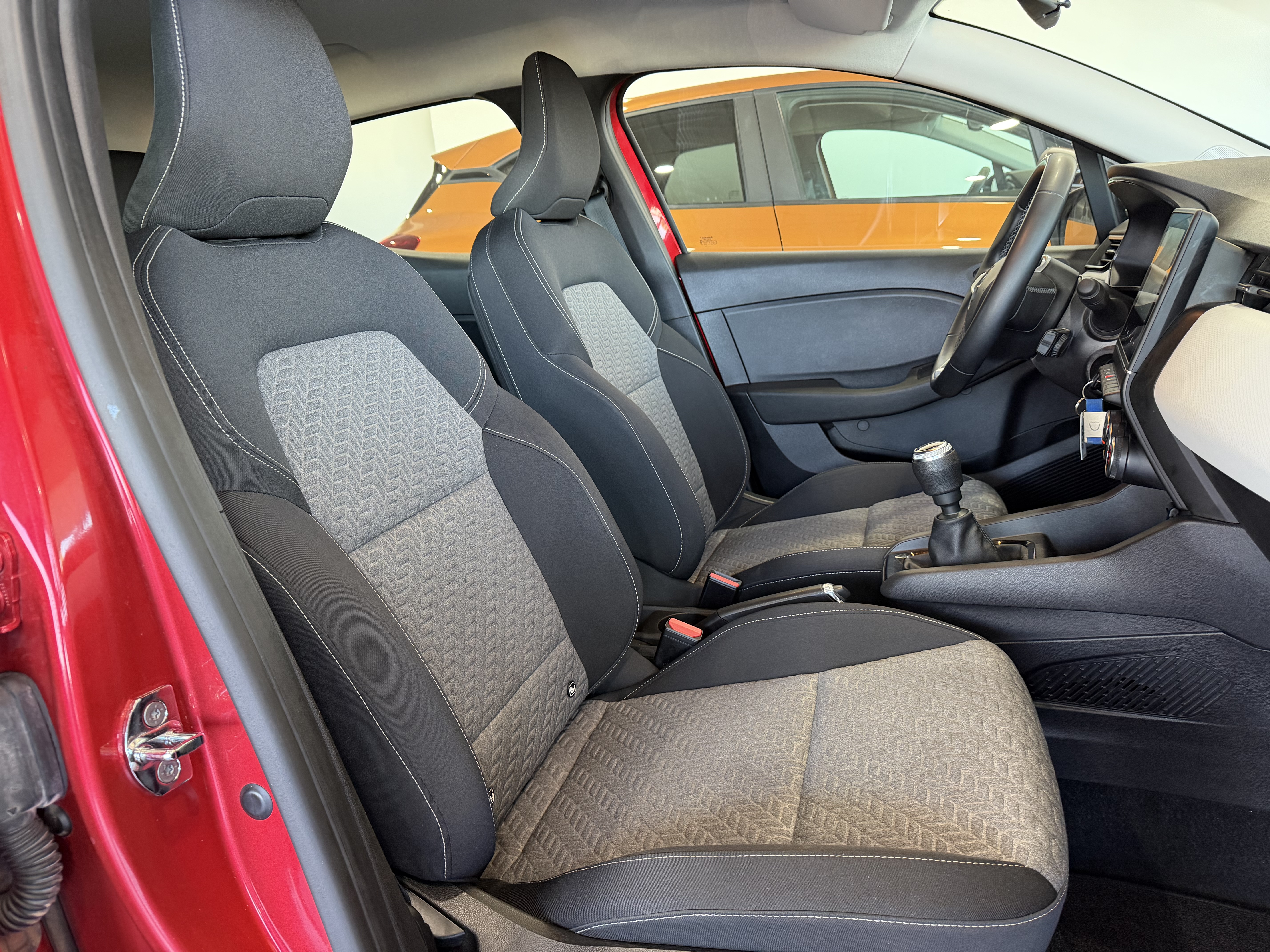 Renault Clio Serie limitada Limited TCe - 91cv. - miniatura 21