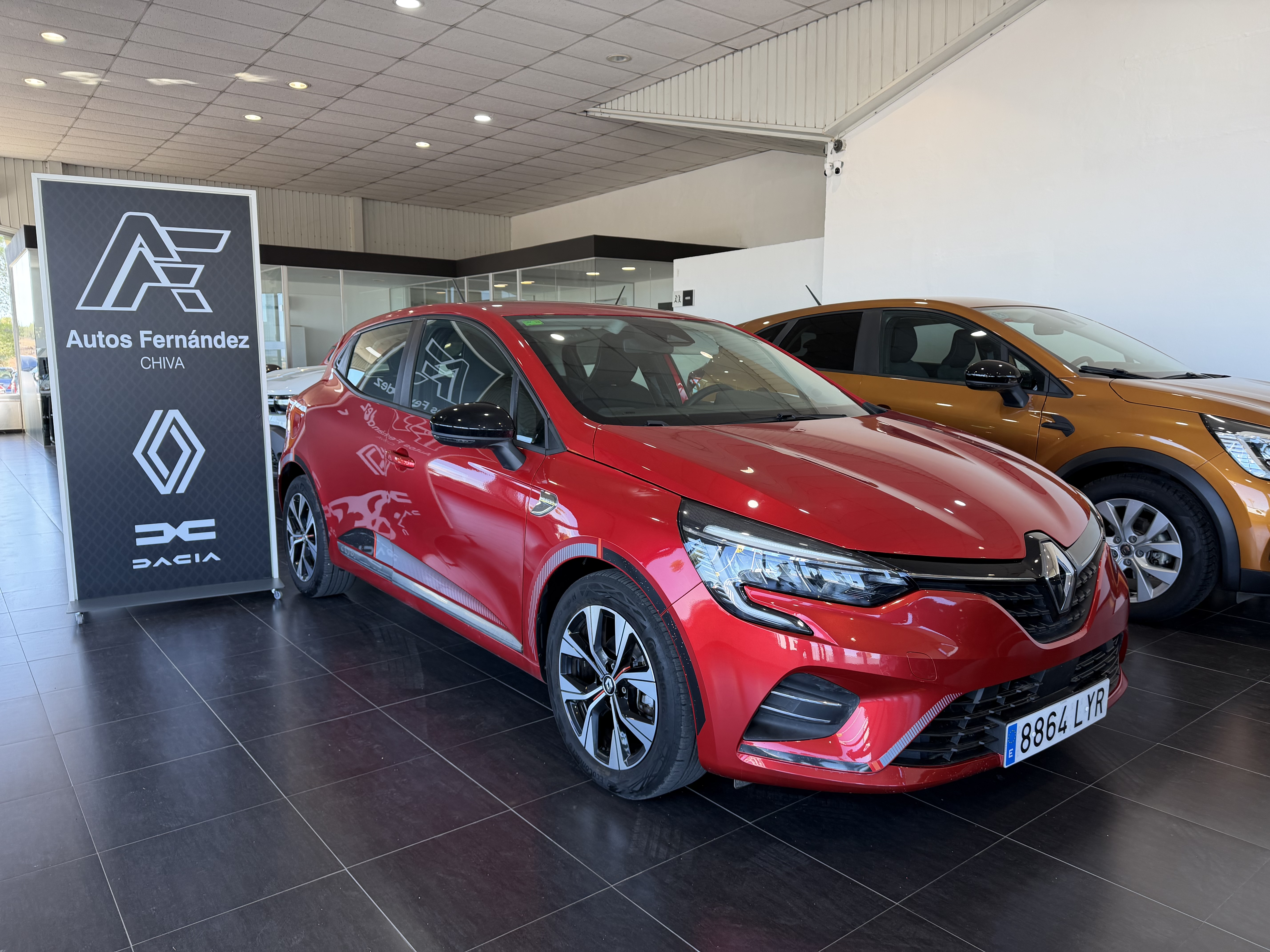 Renault Clio Serie limitada Limited TCe - 91cv. - foto 2