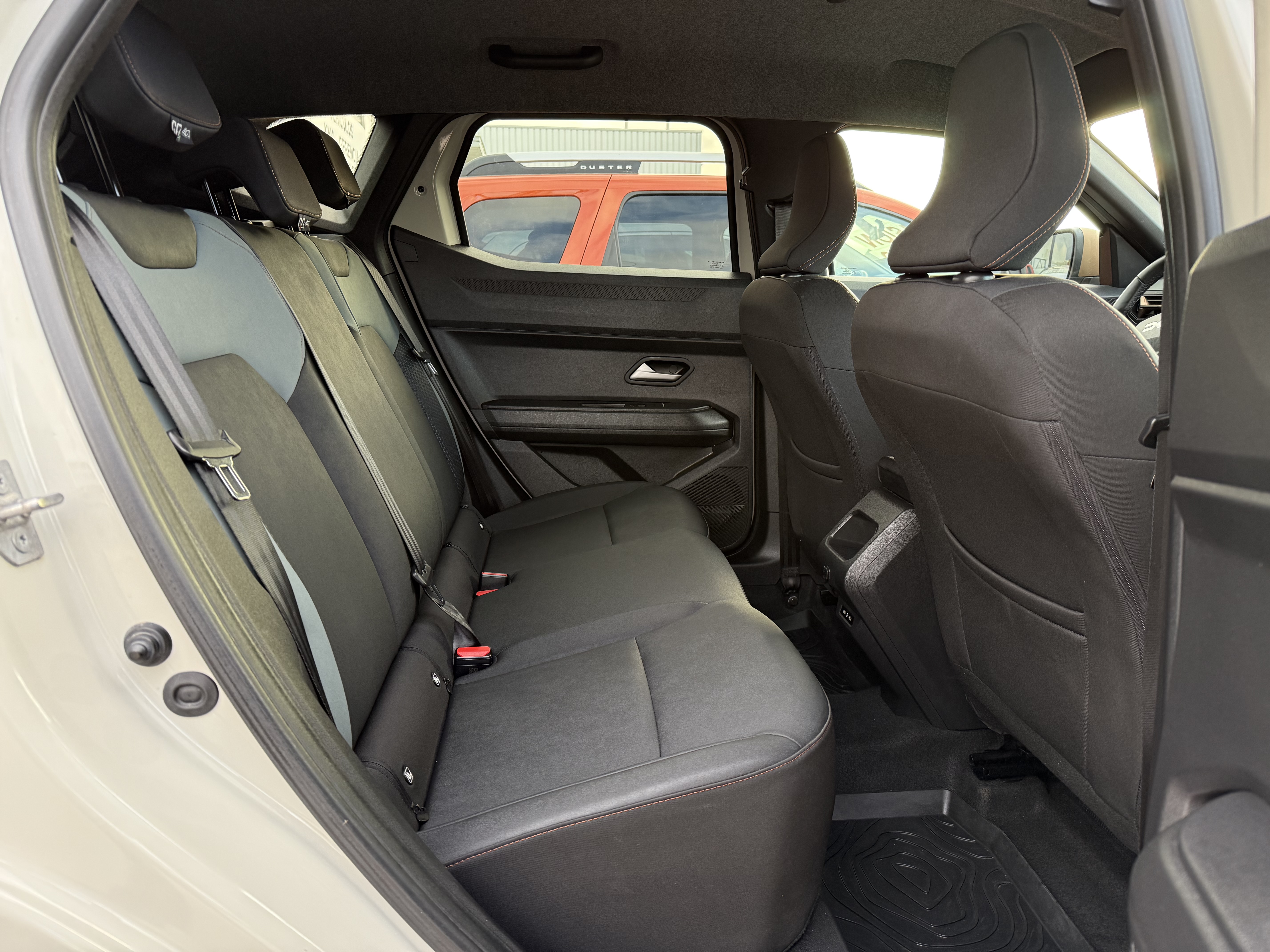 Dacia Duster Extreme TCE130 CV - 48v 4X2 foto 24
